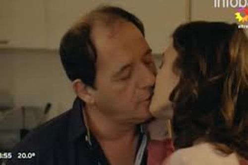 El beso entre Julio Chávez y Carla Quevedo